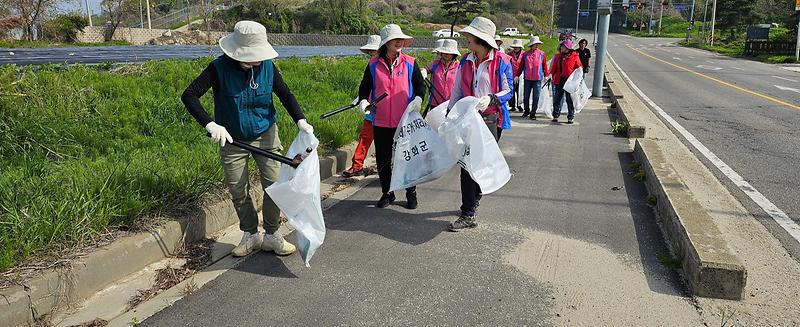 양도면_생활개선회,_해안_도로변_환경정화_활동_펼쳐