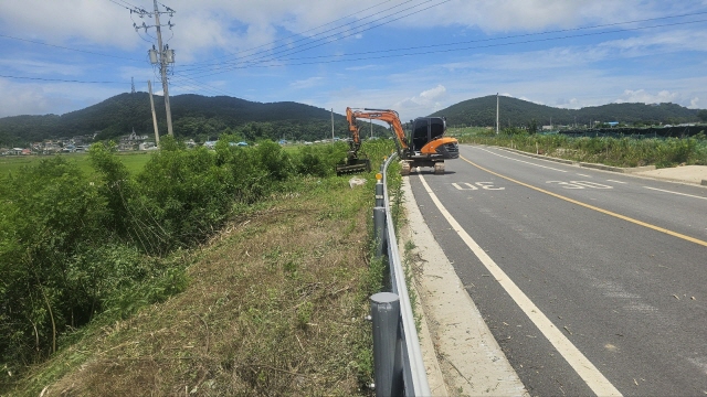 서도면,_주요_도로변_및_농로_일대_제초_작업에_구슬땀