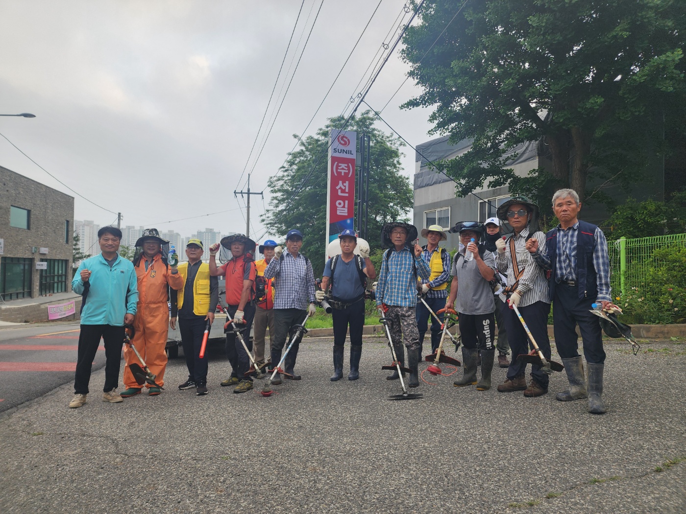 선원면_이장단,_여름철_맞이_주요_도로변_제초_실시