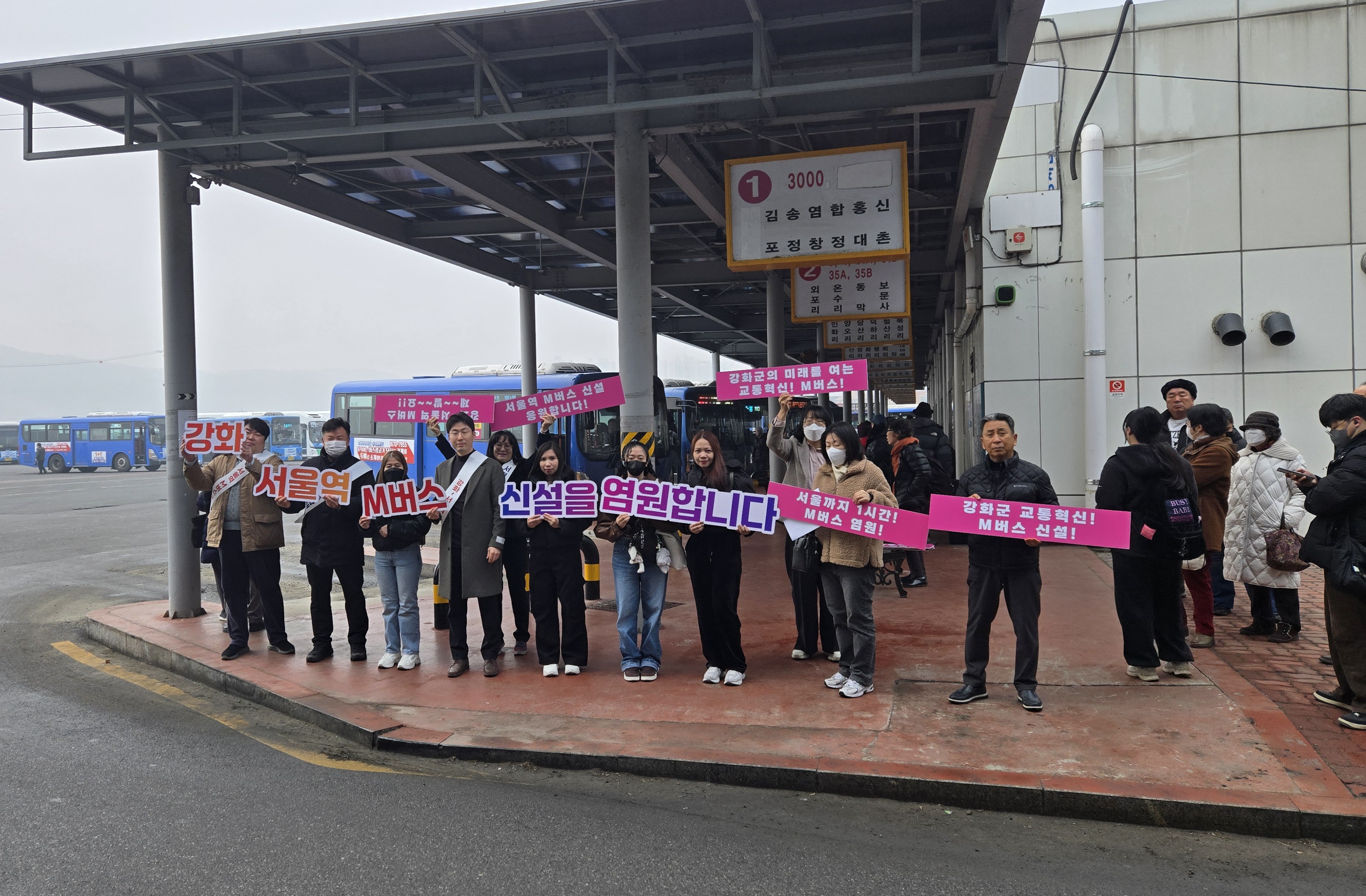 강화군,_‘붉은_말’처럼_달린다…_설_연휴_잊은_M버스_유치_총력전(3)