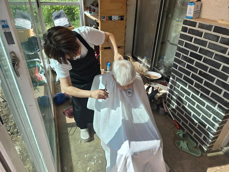 “안방까지_찾아오는_이발관”…_강화군,_방문_이·미용_서비스_현장_점검(1)