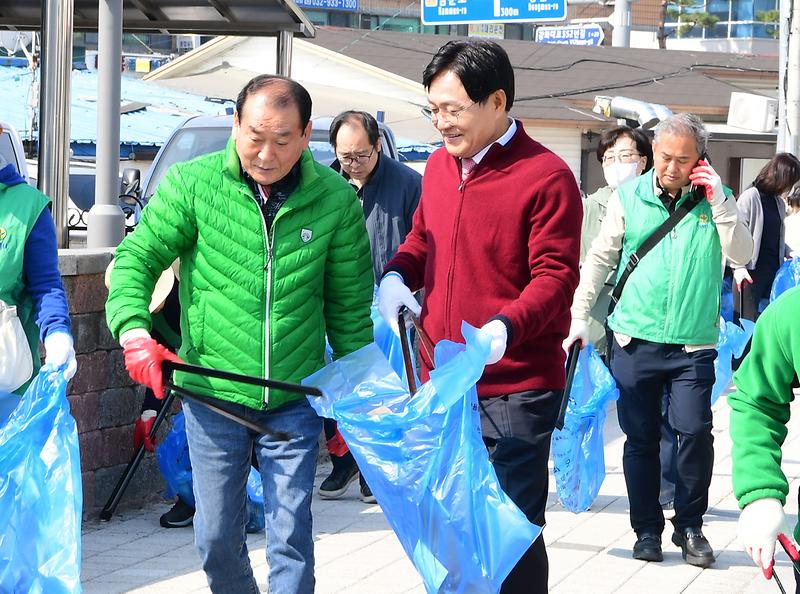 봄맞이_대청소_나선_강화군,_군민과_함께_만드는_청정_강화(2)