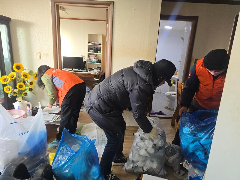 강화읍_지역사회보장협의체,_긴급_청소_봉사에_앞장