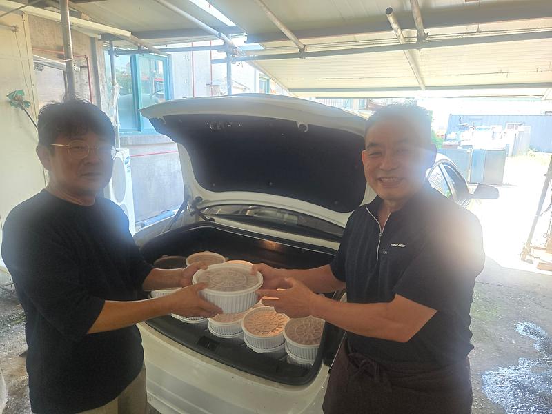 강화읍_지역사회보장협의체,_직접_담근_‘이웃사랑_김치’_기부