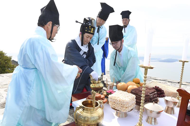 강화군,_제4,358주년_개천대제_봉행·제107회_전국체전_성화_채화(4)