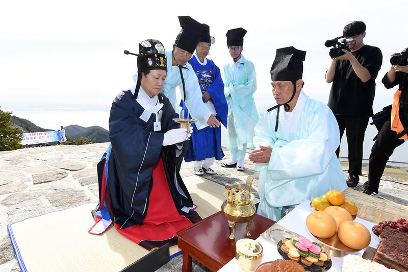강화군, 제4,358주년 개천대제 봉행·제107회 전국체전 성화 채화 사진