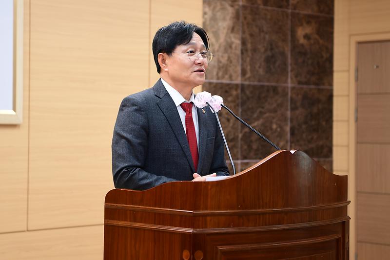 강화군,_소통_․_공감으로_민원_서비스_질_높인다(1_교육에_참여한_박용철_군수)