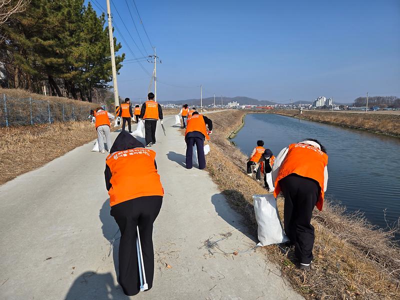 강화군복지재단_원더풀_복지봉사단,_봄맞이_환경정화에_앞장