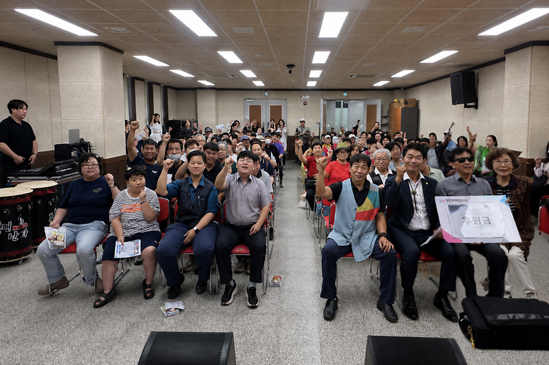 강화군장애인복지관,_시각장애인이_직접_만든_감동의_무대…‘봄(see)’_문화_공연_성료(1)