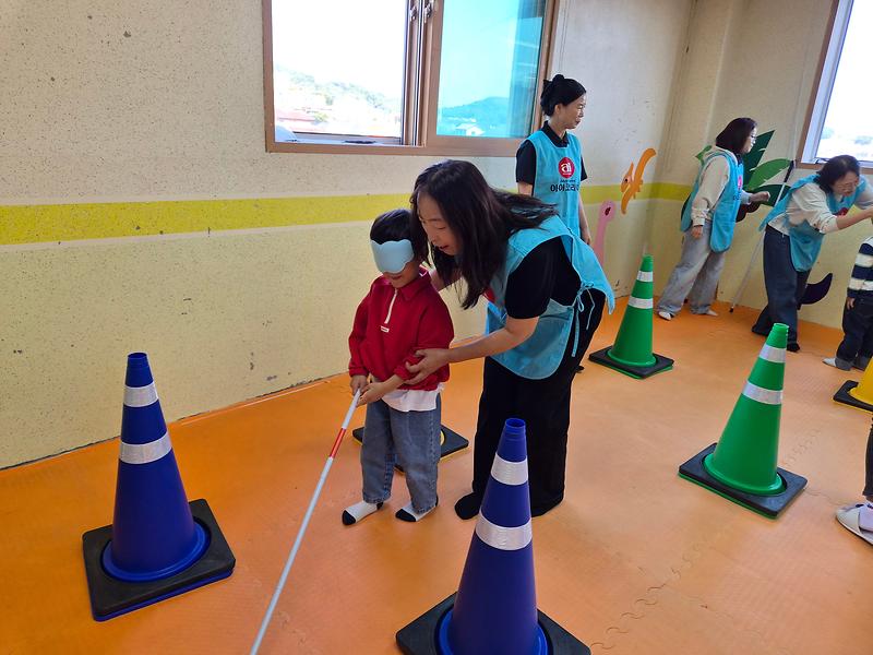 강화군자원봉사센터,_아동_대상_수어_공연_및_장애_체험_교육_진행(1)