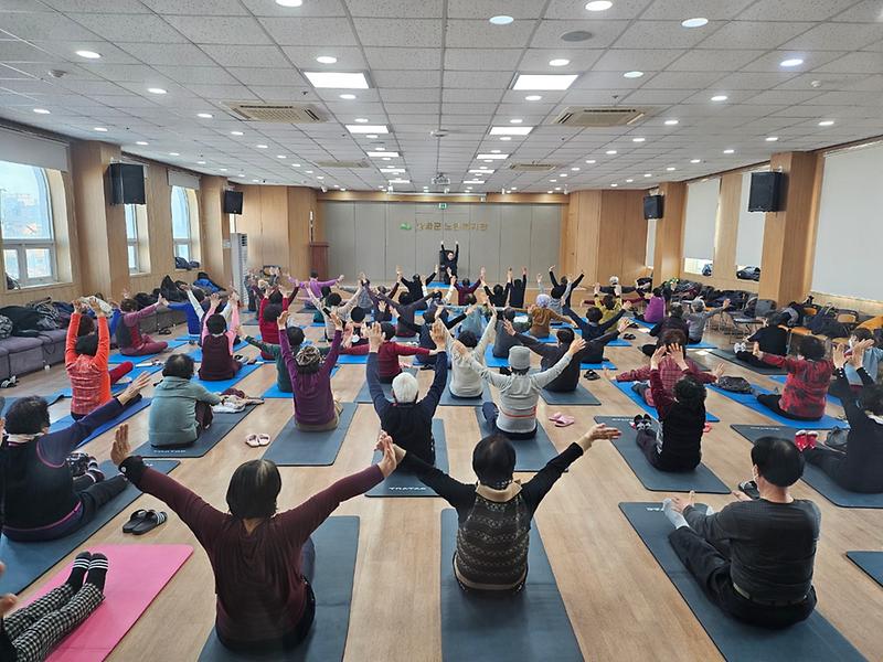 강화군노인복지관,_어르신들의_배움과_소통의_장…2026년_평생교육_프로그램_개강