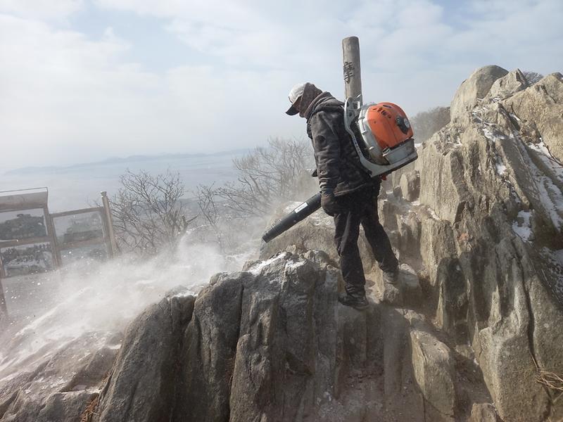 강화군시설관리공단,_마니산_국민관광지_신속_제설_작업으로_안전_강화