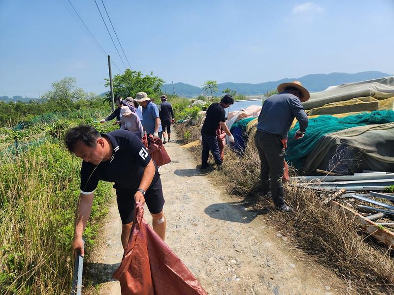 교동면_사회보장협의체,_“깨끗한_교동_바다,_우리_손으로!”
