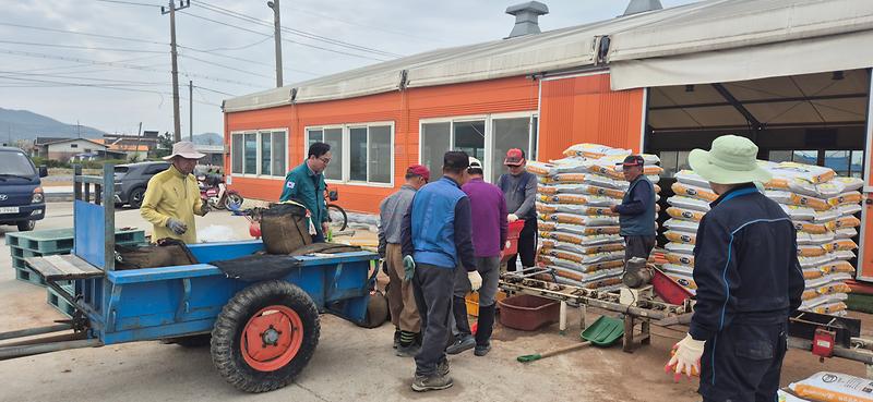 하점면,_“풍년_농사_기원”…볍씨_파종_현장_방문_격려