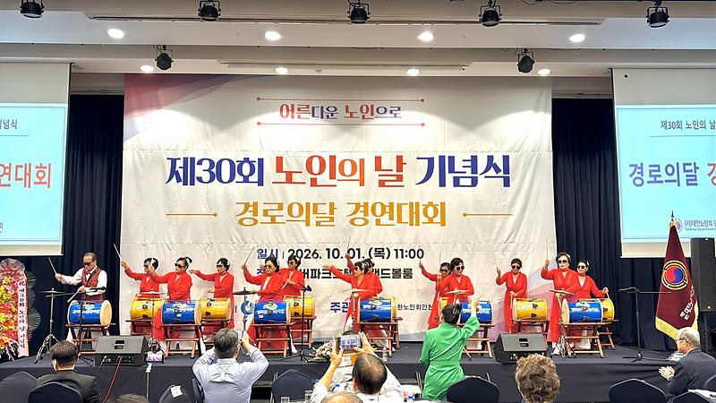 장구_장단에_금빛_무대…_강화_어르신들_노인의_날_장기자랑_‘금상(2)