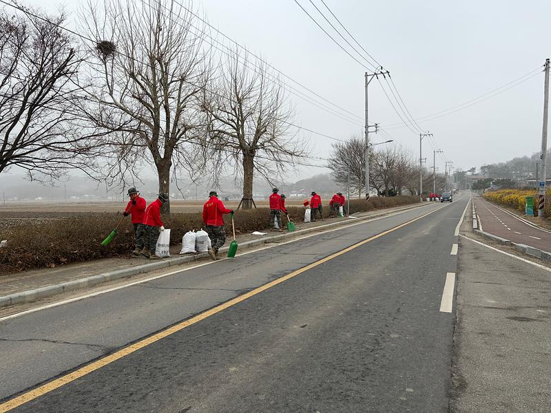 송해면,_해병_제52대대_및_포병_제5대대_자원봉사로_새_단장