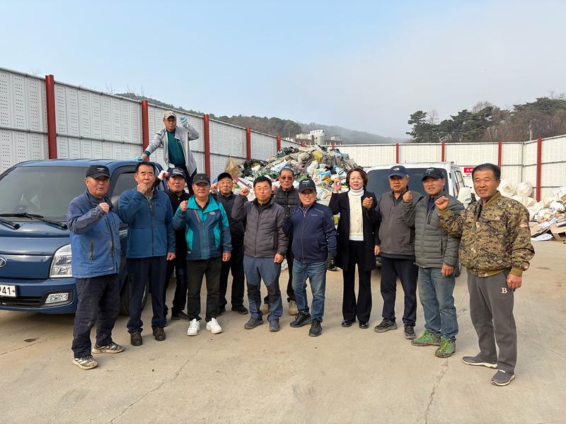 송해면_이장단,_영농_폐비닐_13톤_수거…농촌환경_개선_박차