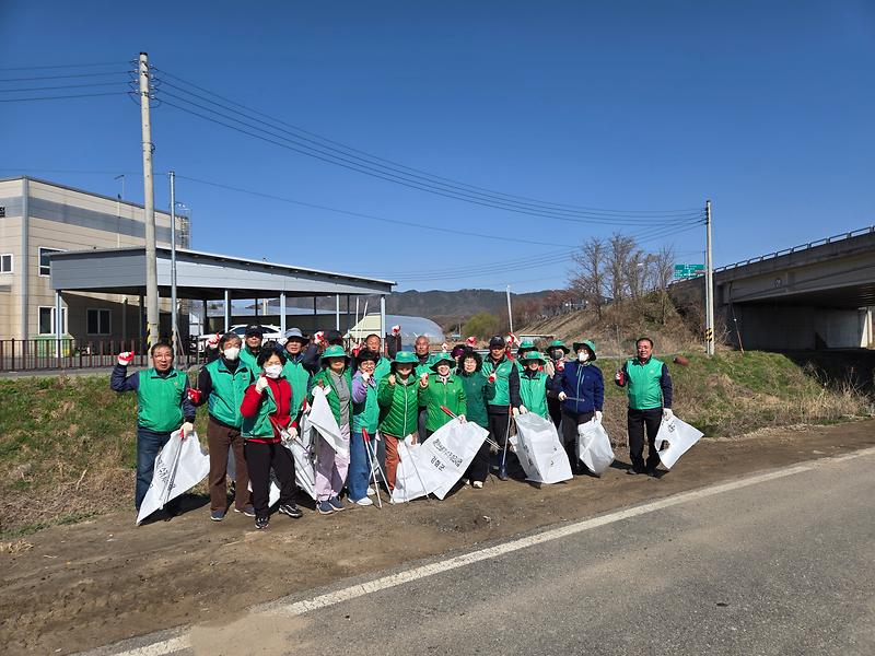 송해면_새마을_남녀지도자,_숭릉천_환경정화_실시
