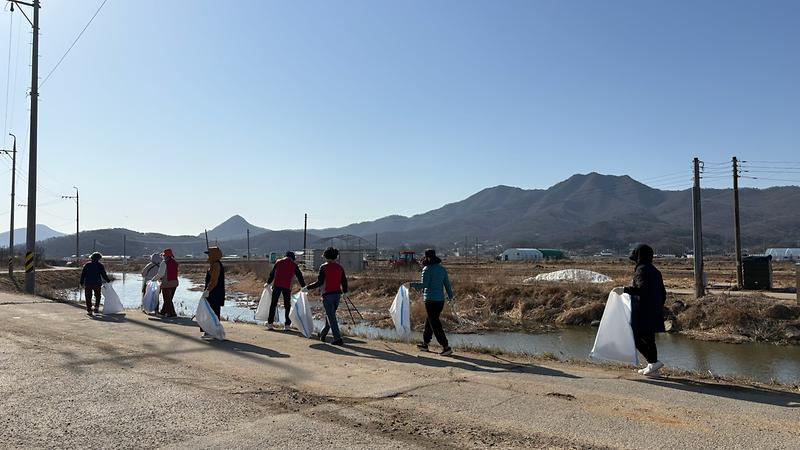 양도면_한국여성농업인회,_하천_환경정비로_쾌적한_생활환경_조성