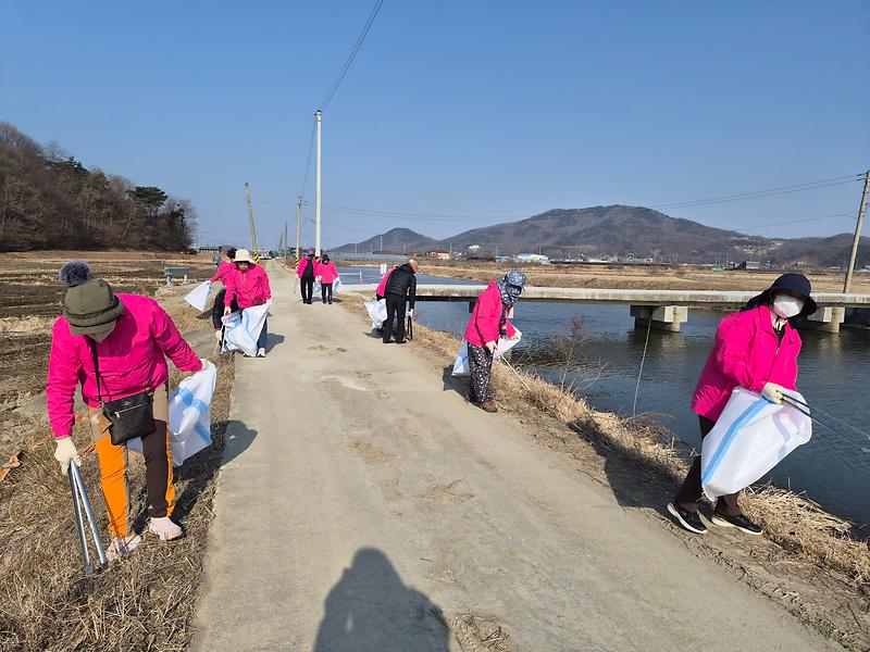 양도면_자유총연맹,_삼흥천_하천_정비_실시