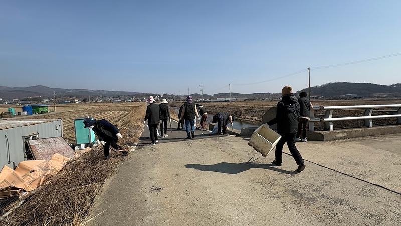 양도면_주민자치위원회,_길정천_일원_환경정화_실시