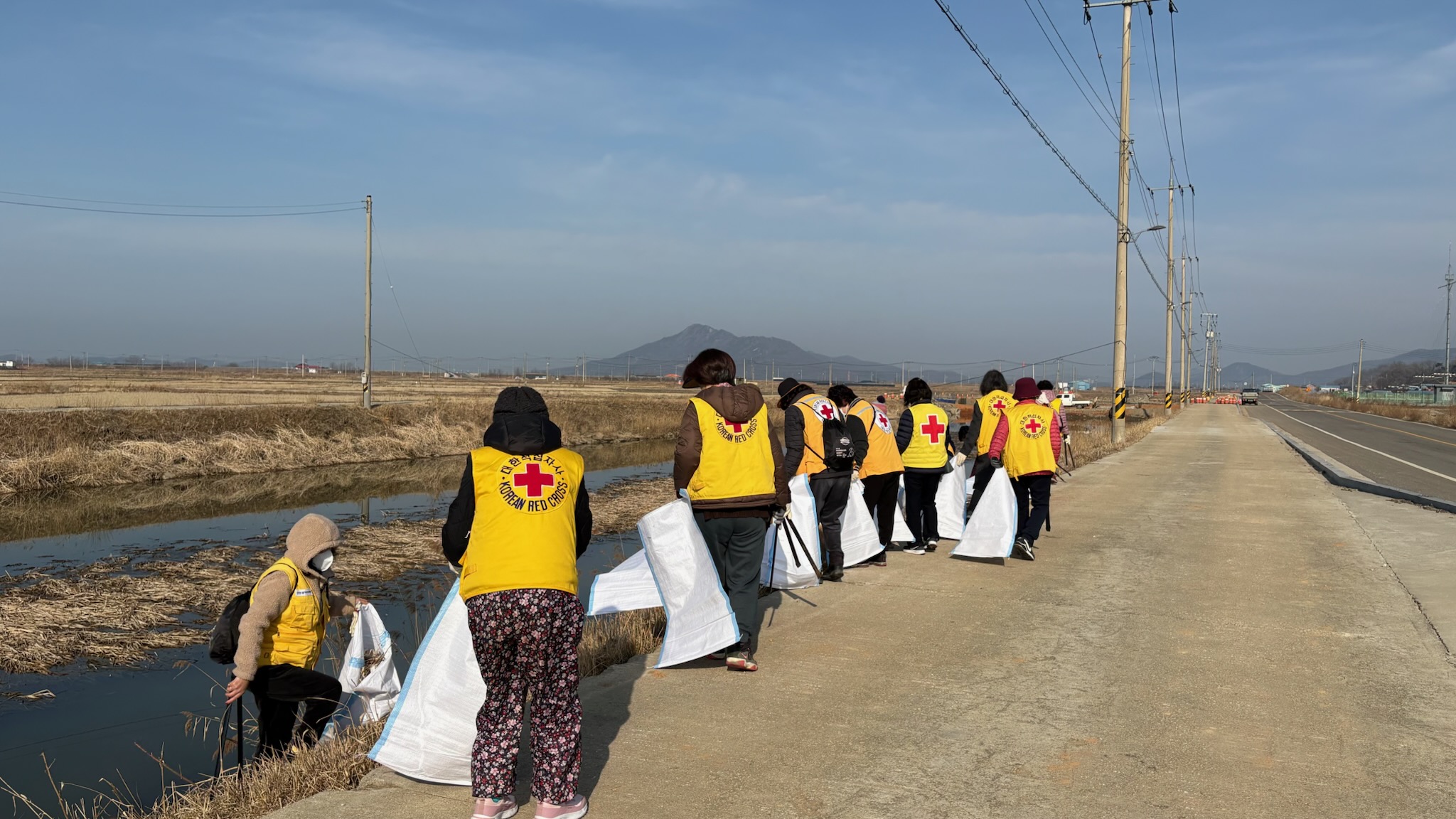 양도면_적십자부녀봉사회,_능내리_가능포로_일대_하천_환경정화_활동_전개
