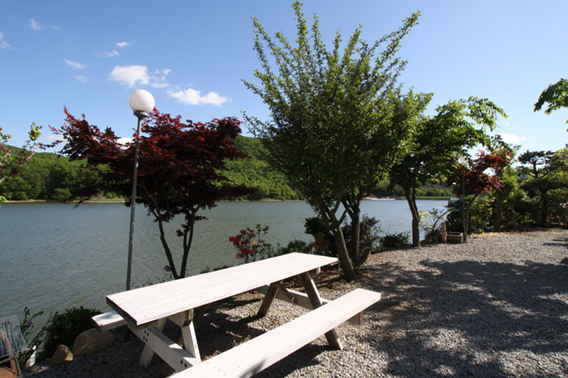 강가에 펜션 사진4