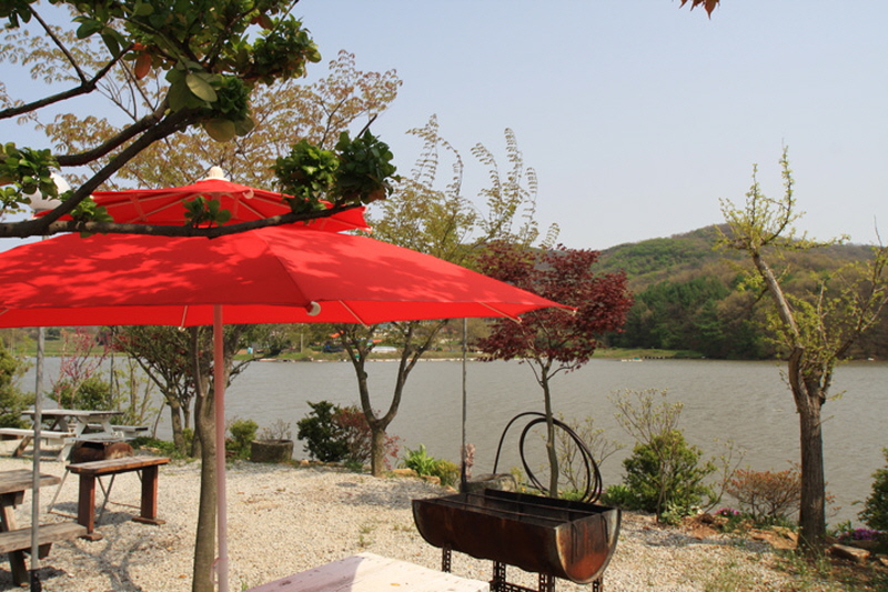 강가에 펜션 사진3