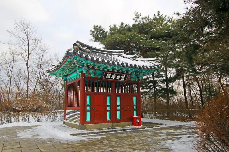 쌍충비각 사진1